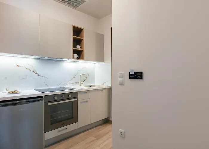 La Luna Della Loggia α2, *