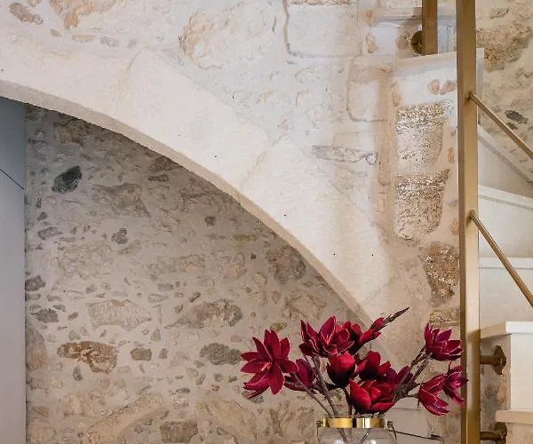 La Luna Della Loggia α2, *