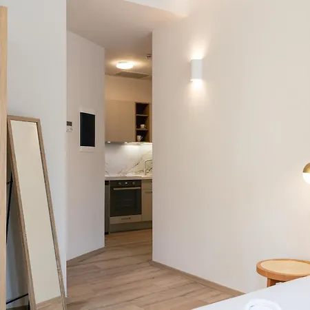 La Luna Della Loggia α2, Ретимно