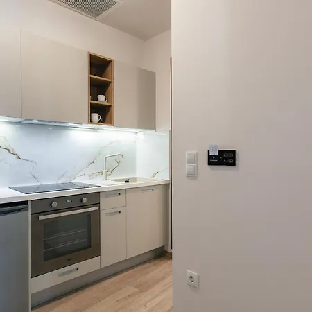 La Luna Della Loggia α2, *