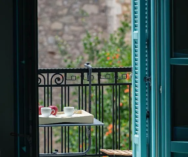 La Luna Della Loggia α2, *